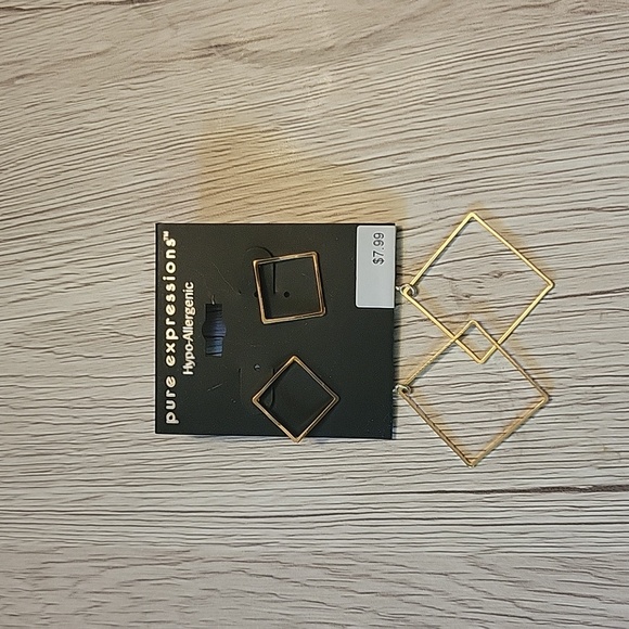 Earrings - Picture 1 of 2